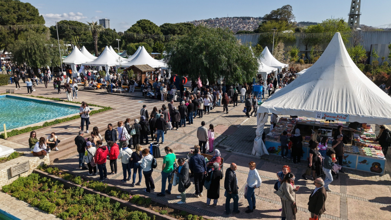 İZKİTAP’a İzmirlilerden yoğun ilgi