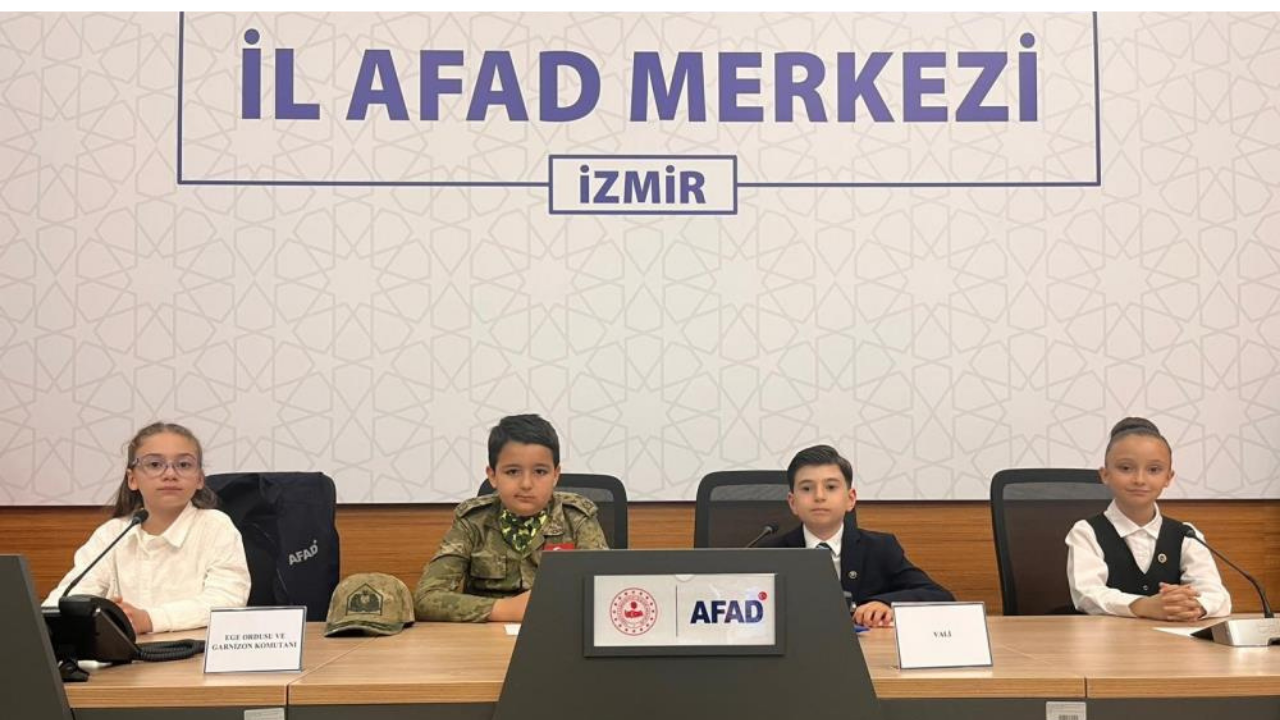 İzmir’de 23 Nisan’da minikler AFAD’da deprem tatbikatı yaptı