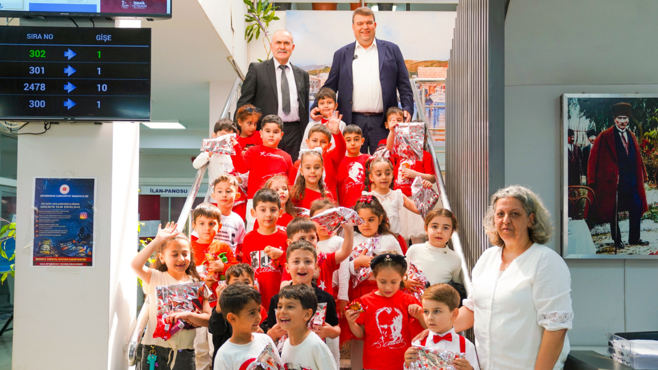 Seferihisar’da 23 Nisan coşkusu: Başkanlık koltuğu çocuklara emanet-1