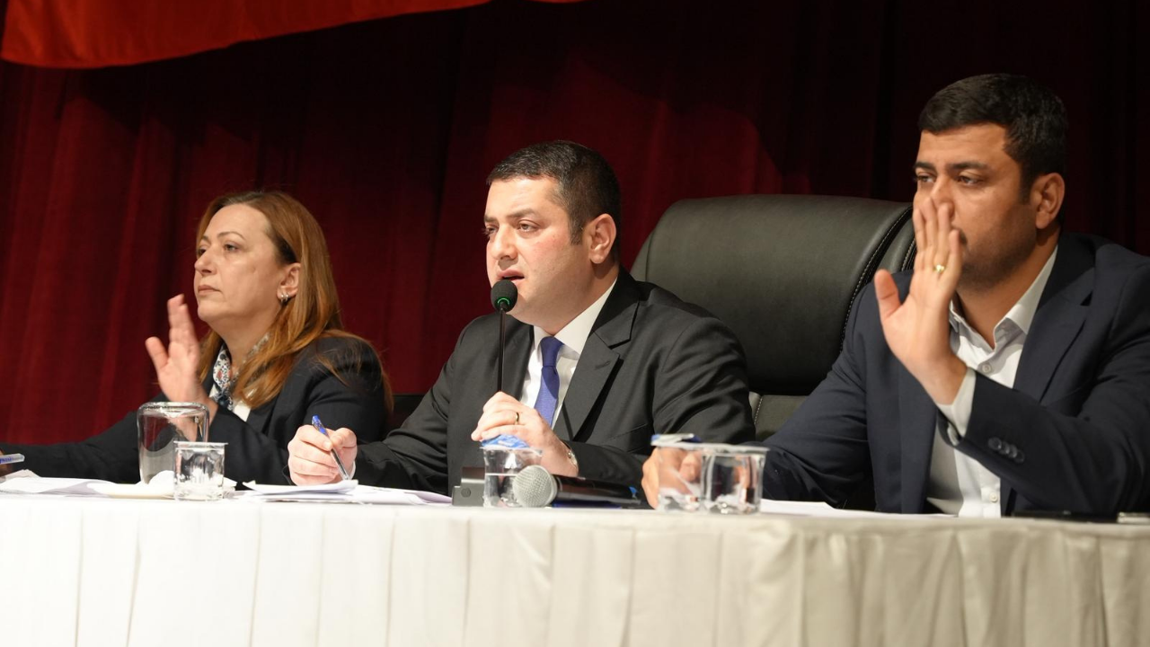 Torbalı’da tarihi geçmiş ürüne geçit yok: Marketler mühürlendi-1