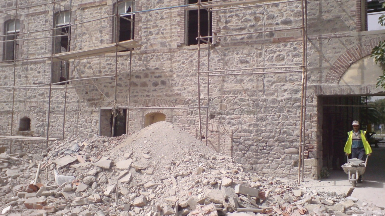 Başkan Tugay, Meslek Fabrikası'nın 19 Yıl Önceki Görüntülerini Paylaştı1