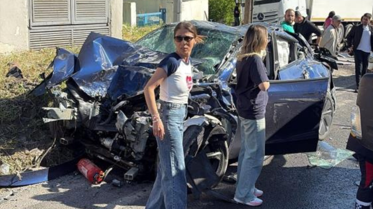 Bornova'da Freni Patlayan Tır Karşı Şeride Geçti2