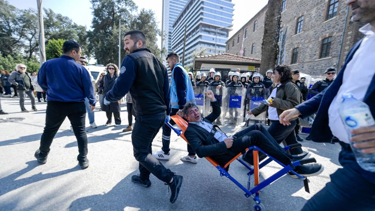 Chpli Yönetici Hastaneye Kaldırıldı