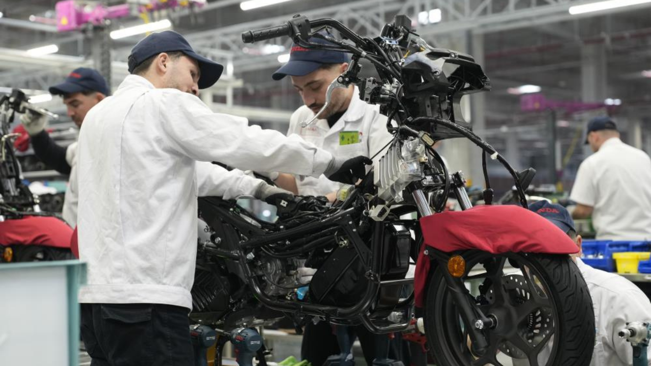 Honda Türkiye'den dev yatırım: Aliağa'da motosiklet fabrikası üretime başladı