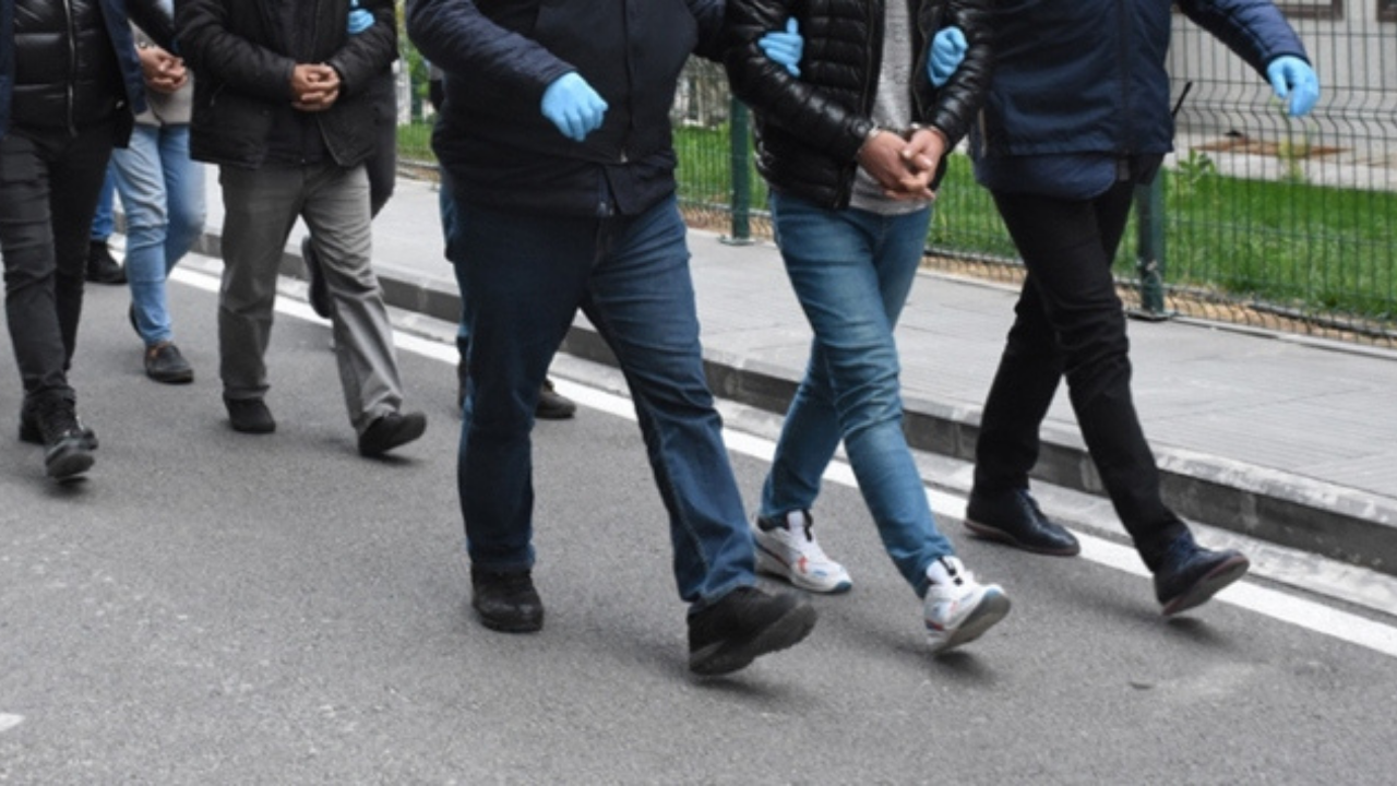 İzmir'de 78 adrese eş zamanlı operasyon: 184 kişi yakalandı