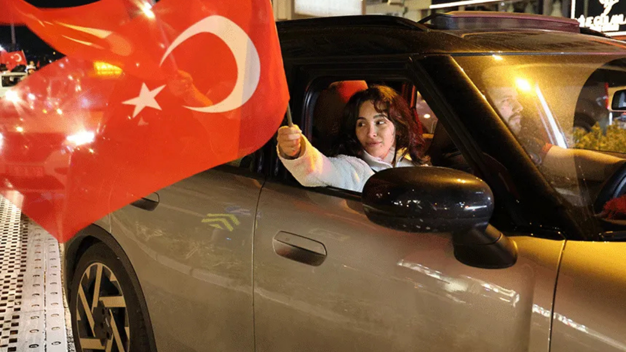 İzmir’de milli coşku: Dünya Kupası sevinci sokaklara taştı-3