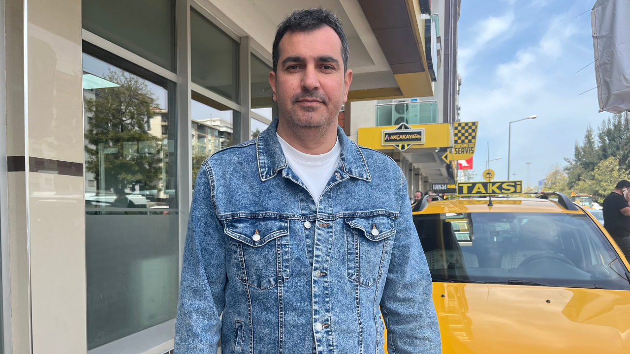 Buca’da kaybolan yaşlı kadını evine ulaştıran taksici ödüllendirildi