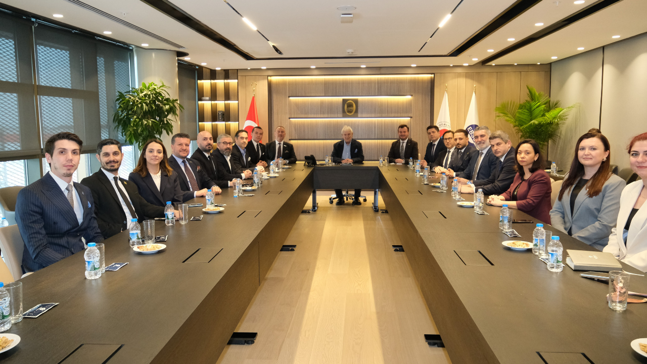 İzmir’de Genç İş dünyası buluştu: Ortak akıl ve dönüşüm vurgusu-1