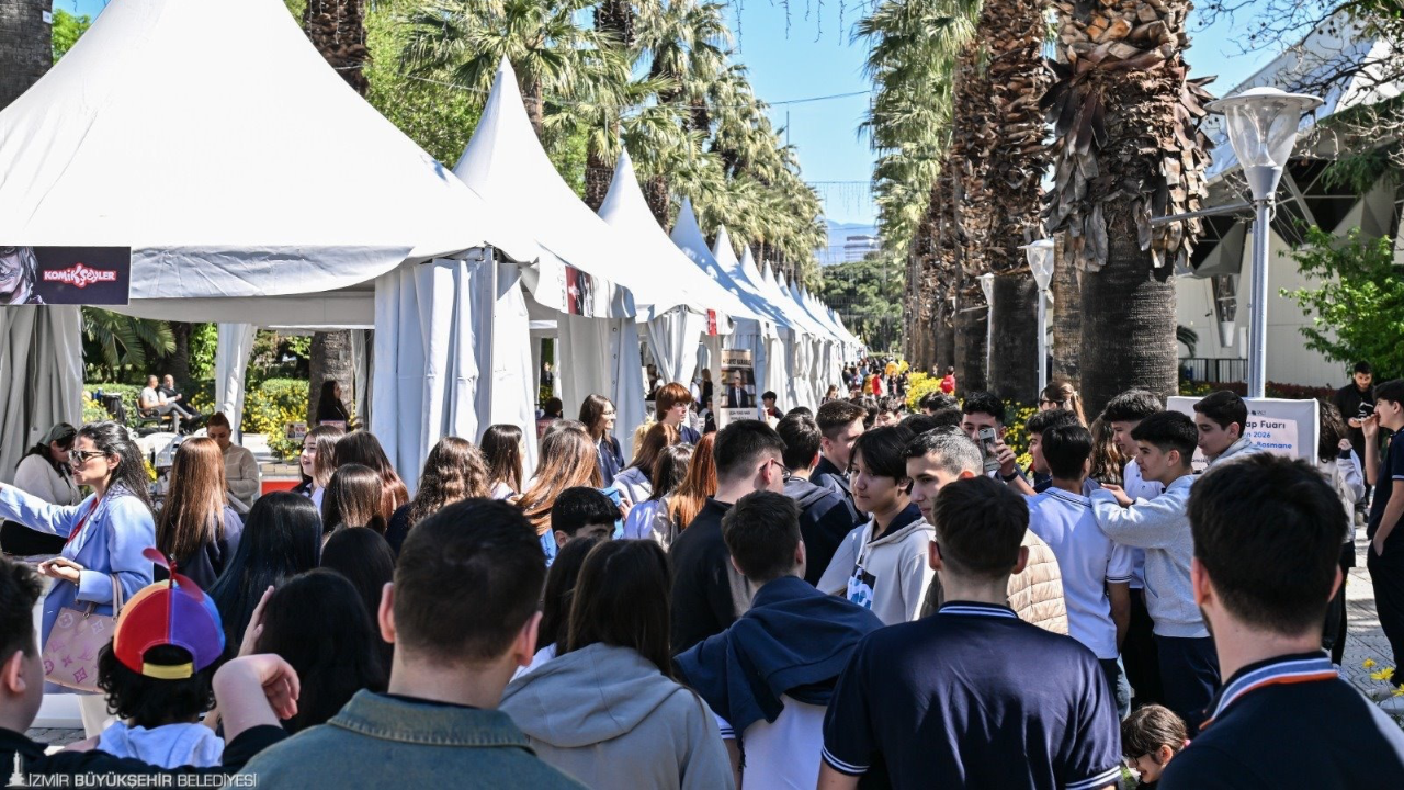 İZKİTAP 7. Kitap Fuarı öğrencilerin buluşma noktası oldu