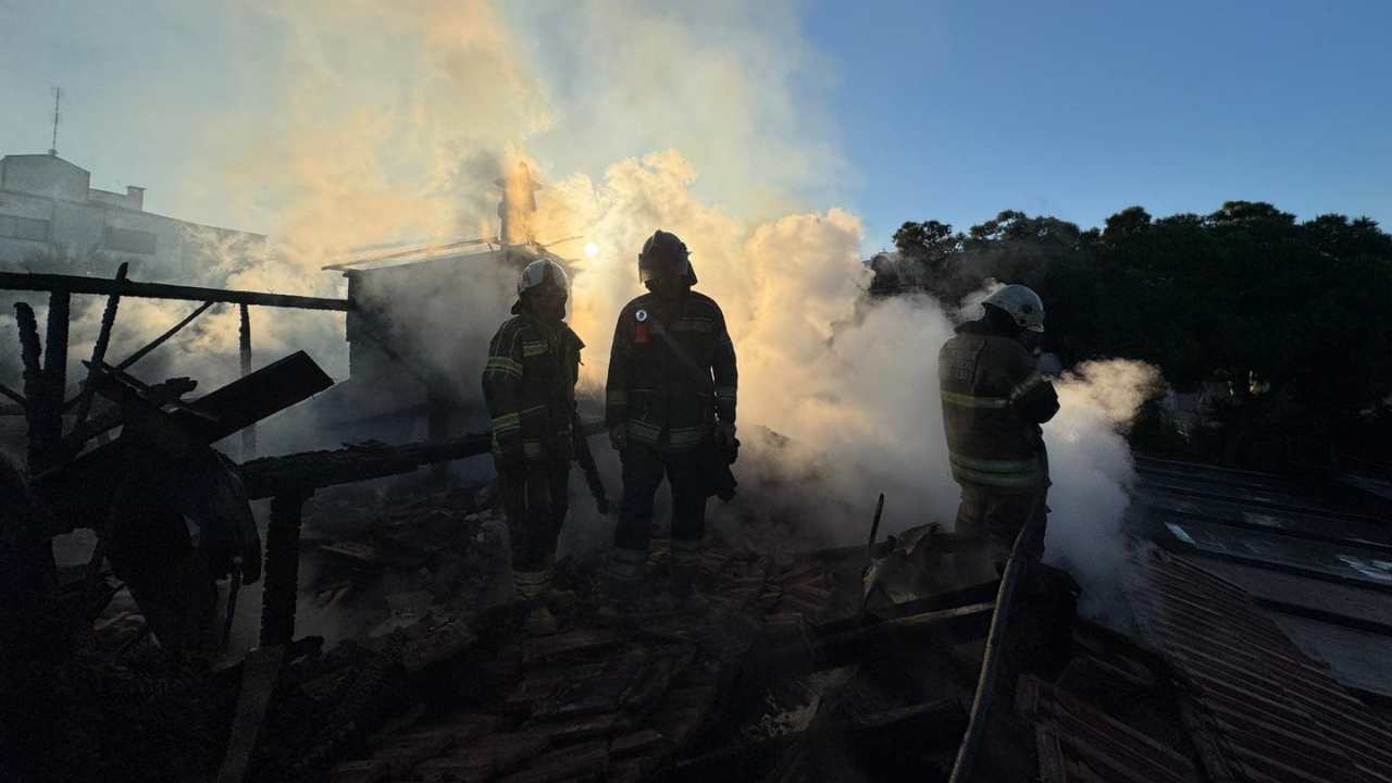 İzmir’de itfaiyenin hızlı müdahalesi faciayı önledi: Yangına 11 araçla müdahale edildi