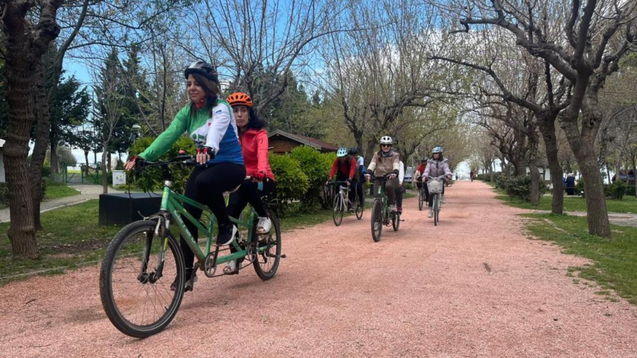 İzmir’de Pedallar Eşitlik Için Dönüyor