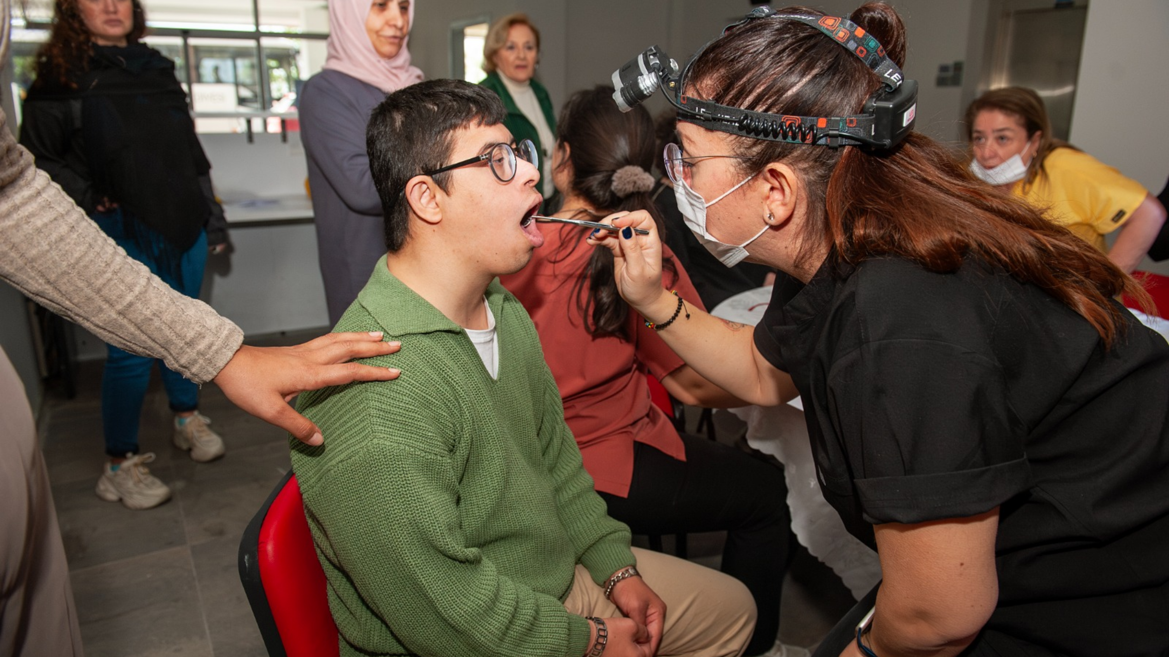 Karşıyaka’da özel bireylere diş sağlığı desteği