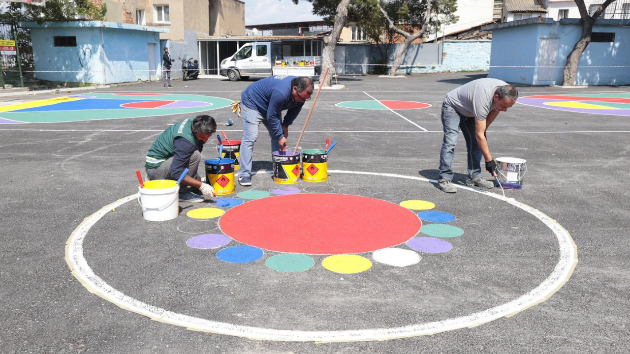Konak'ta 'Renkli Dokunuş' Okul Bahçelerine De Geldi1