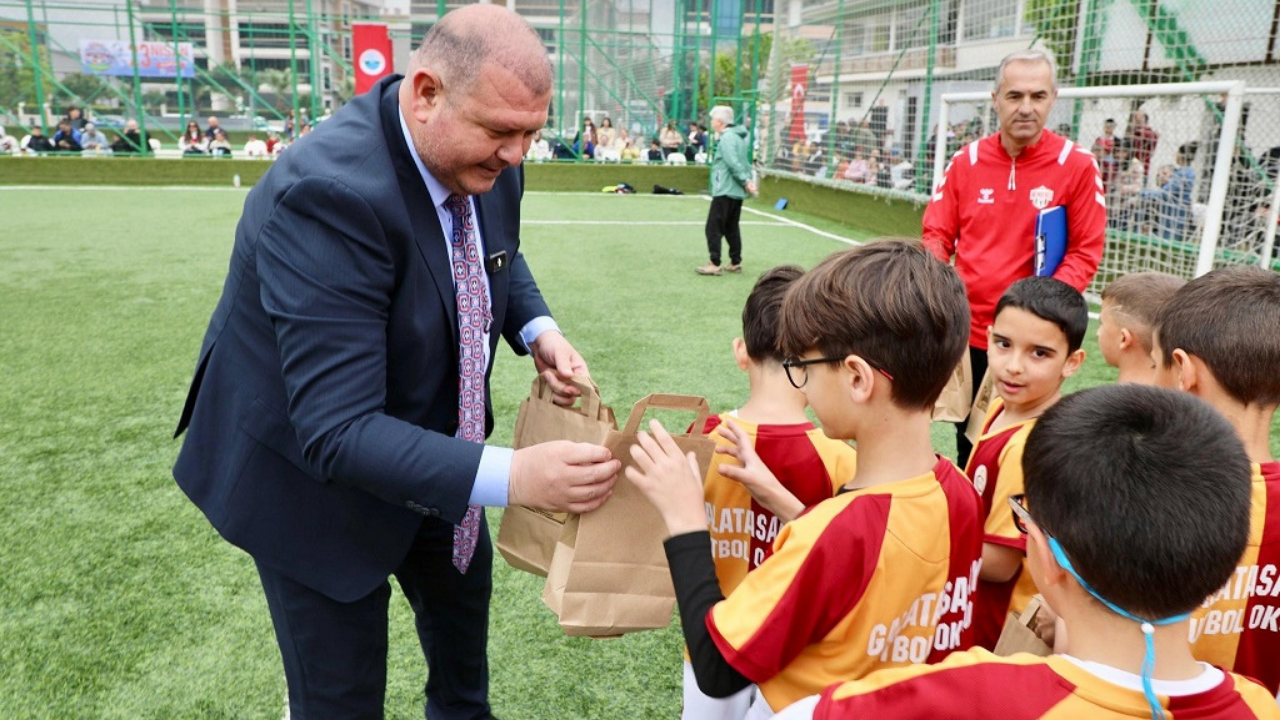 Menderes’te Minik Kramponlar Sahaya Çıktı1