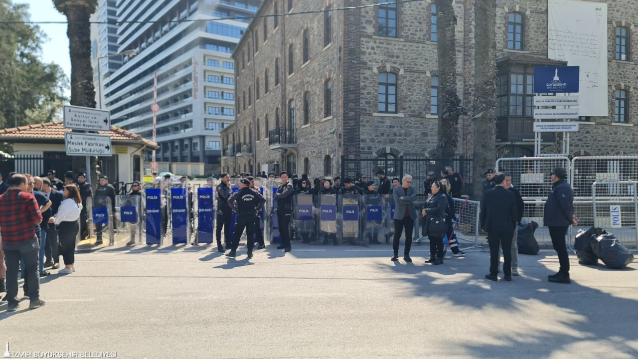 Meslek Fabrikası Barikat