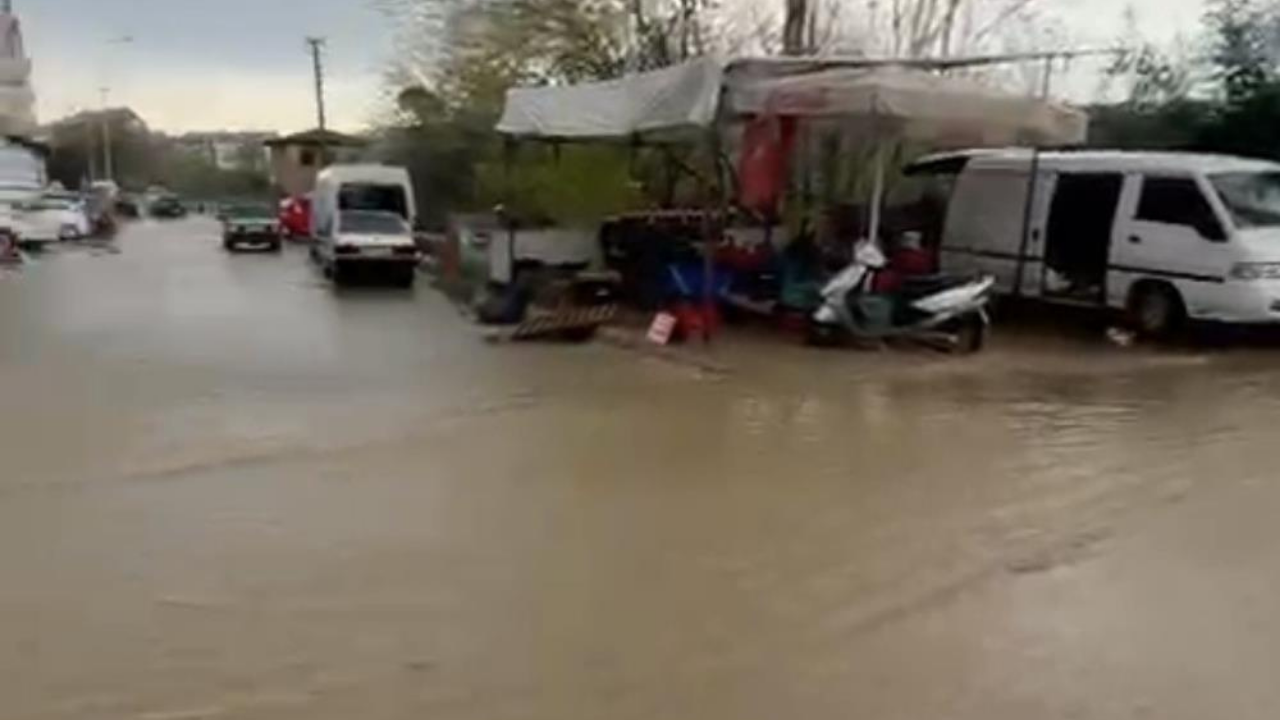 Ödemiş'te Sağanak Yağış Hayatı Olumsuz Etkiledi