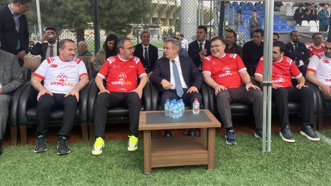 Tügva İzmir Liseler Arası 'Gençlig' Futbol Turnuvası Heyecanı Başladı