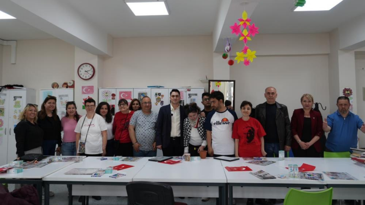 Ülkü Ocakları'ndan Özel Öğrencilerin Okuluna 23 Nisan Hediyesi Sera1