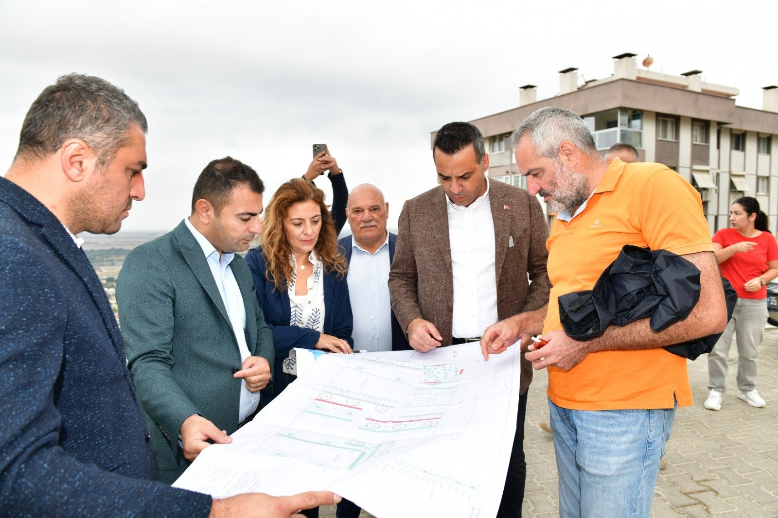 Çiğli’de sosyal dönüşüm hamlesi: Emekli Kafe’den modern parklara dev yatırımlar