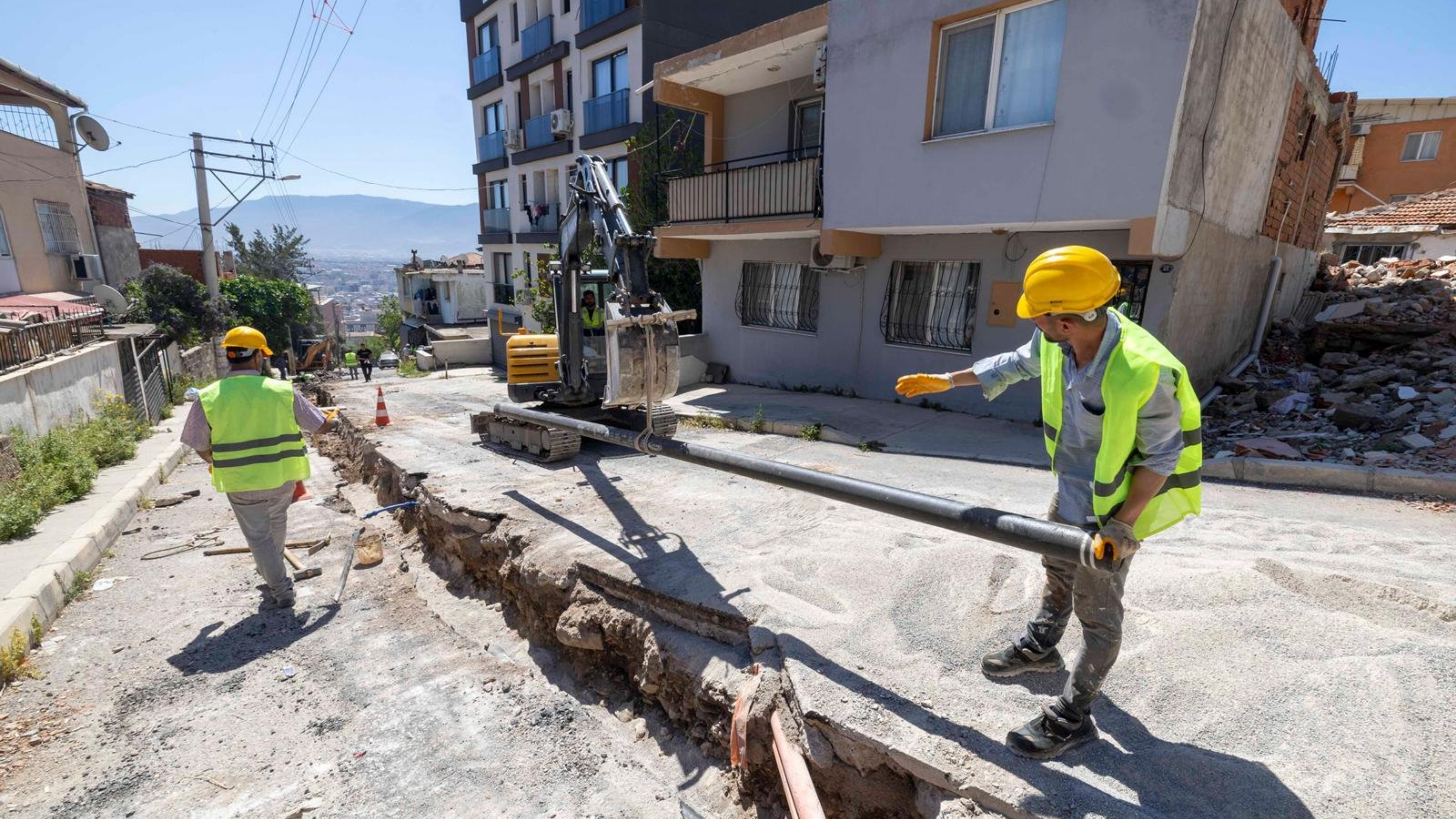 İZSU’dan Bayraklı’ya 150 milyon liralık altyapı yatırımı: 35 kilometrelik içme suyu hattı yenileniyor