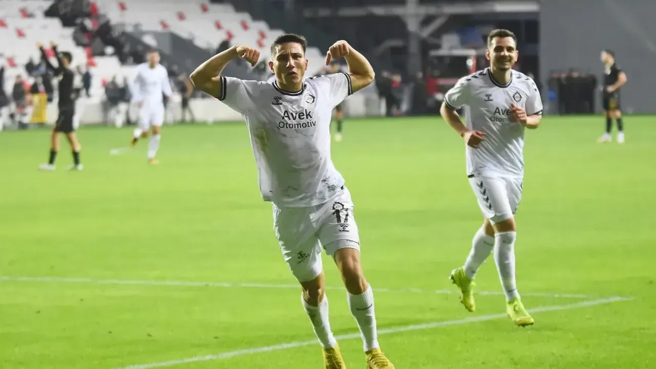 Altay’ın genç golcüsü Ünal Alihan ameliyat oldu