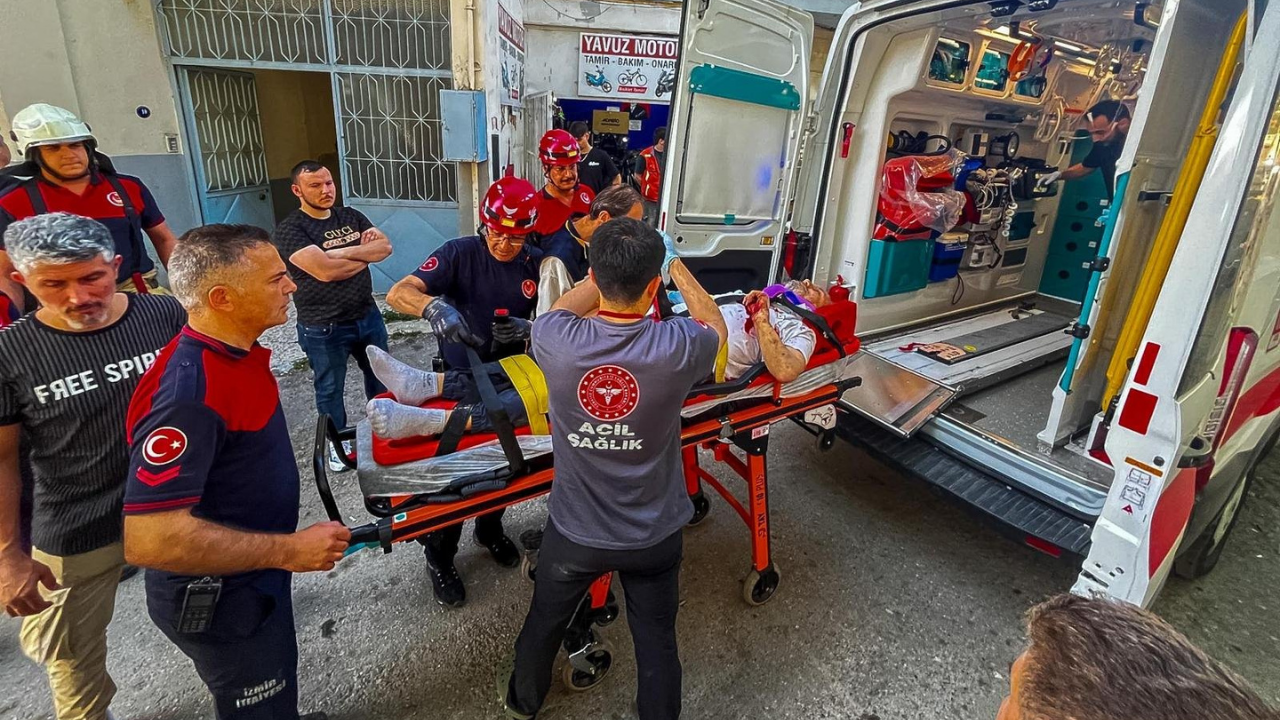 Apartman Boşluğuna Düşen Vatandaş, Itfaiye Ekipleri Tarafından Kurtarıldı2
