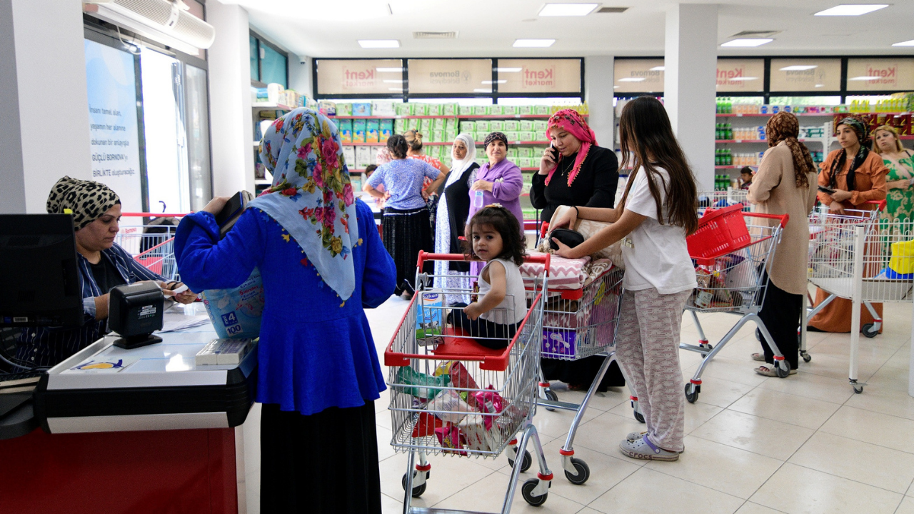 Bornova'da Bayram Öncesi Sosyal Destek Güçlendi1
