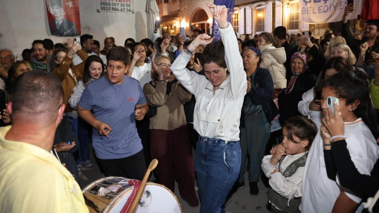 Çeşme'de Hıdırellez Üç Noktada Coşkuyla Kutlandı1