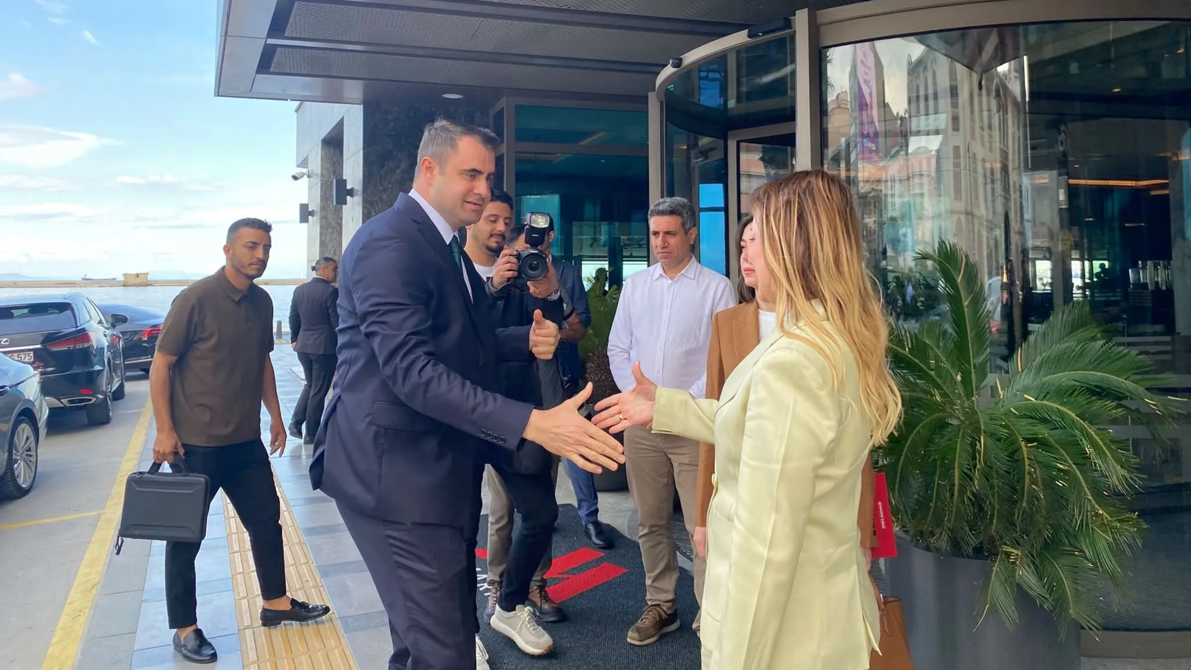 CHP İzmir’de belediye başkanları toplantısı başladı