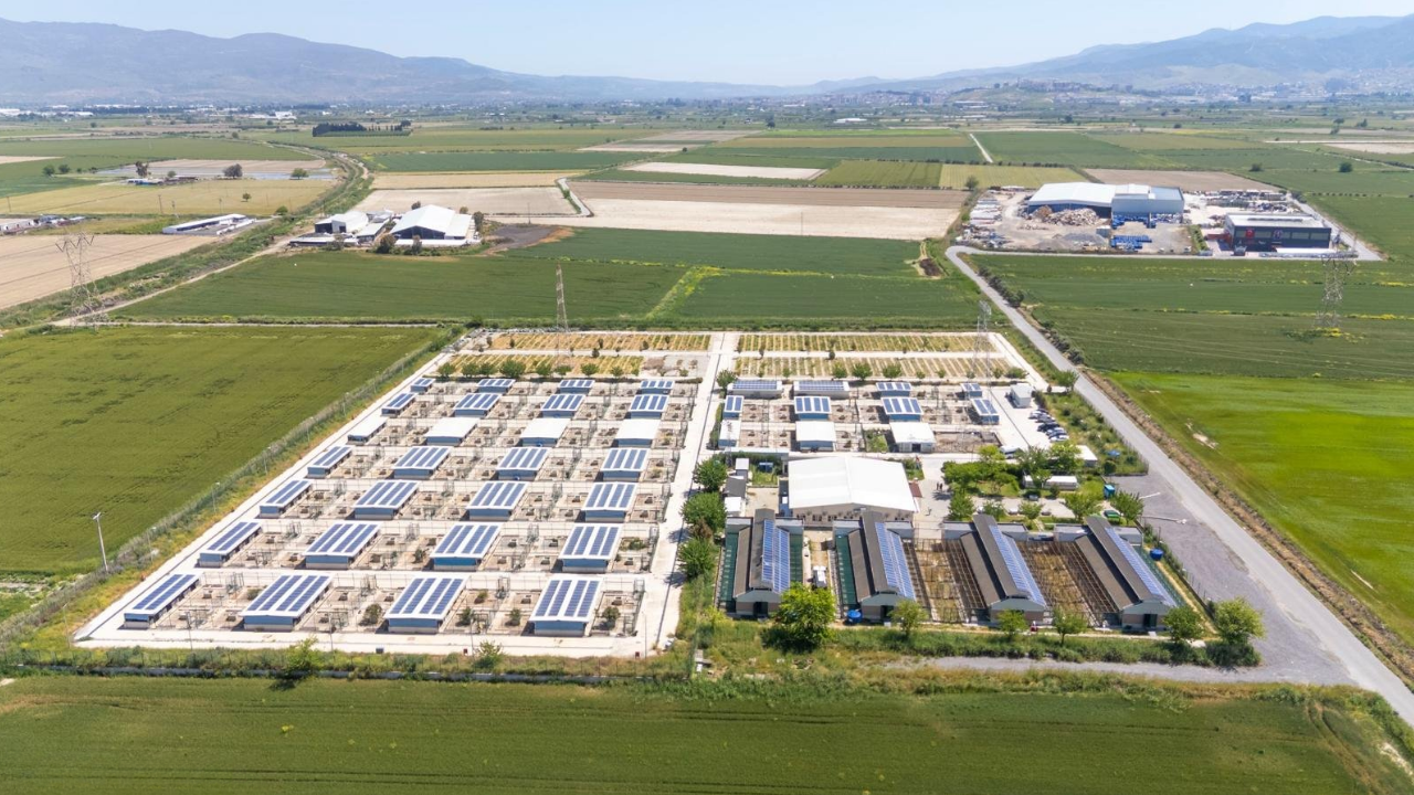 Yağmur suyu GES verimliliğine destek sağlıyor