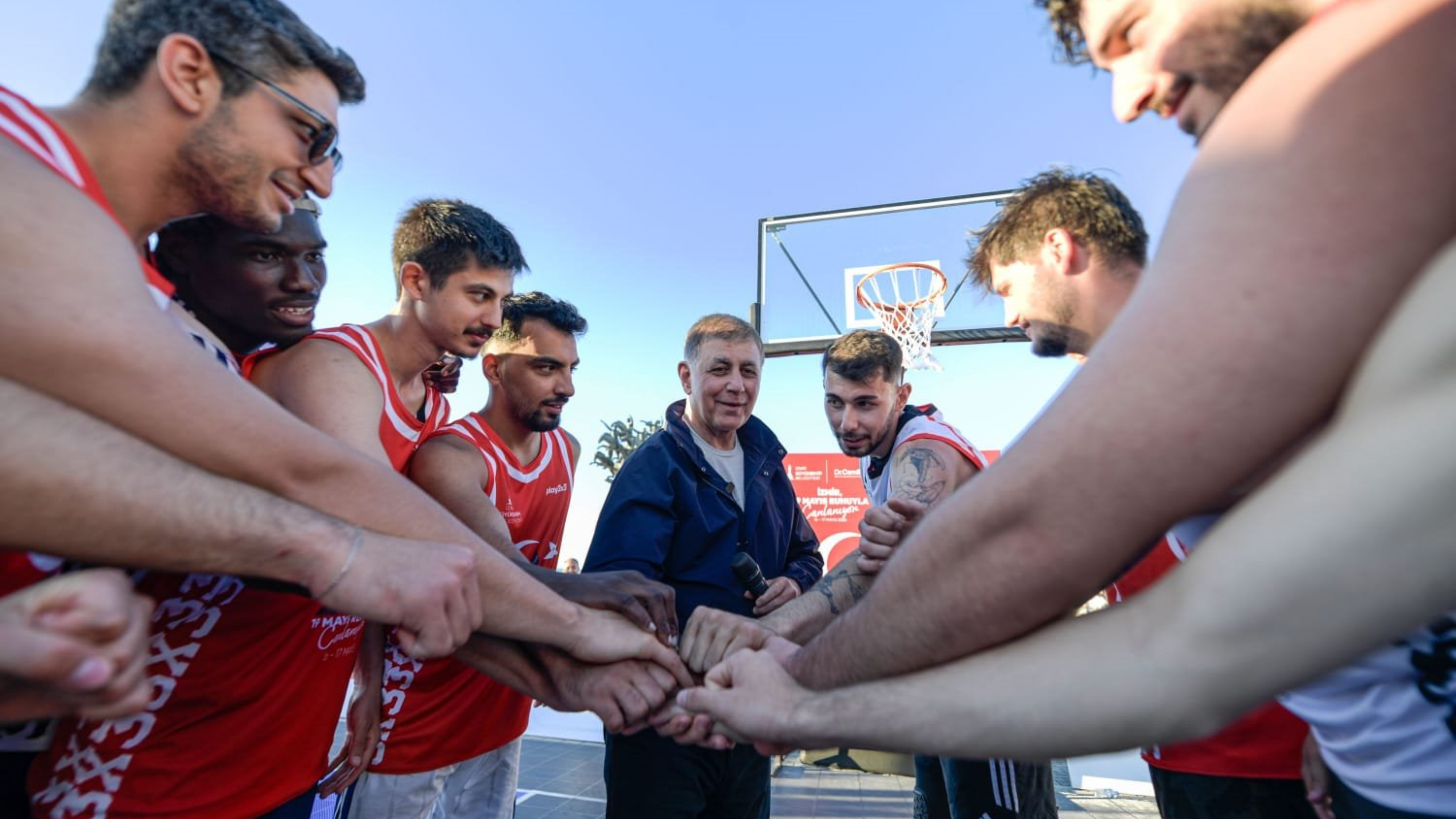 Gündoğdu’da basketbol coşkusu: 3X3 Gençlik Kupası büyük heyecana sahne oldu