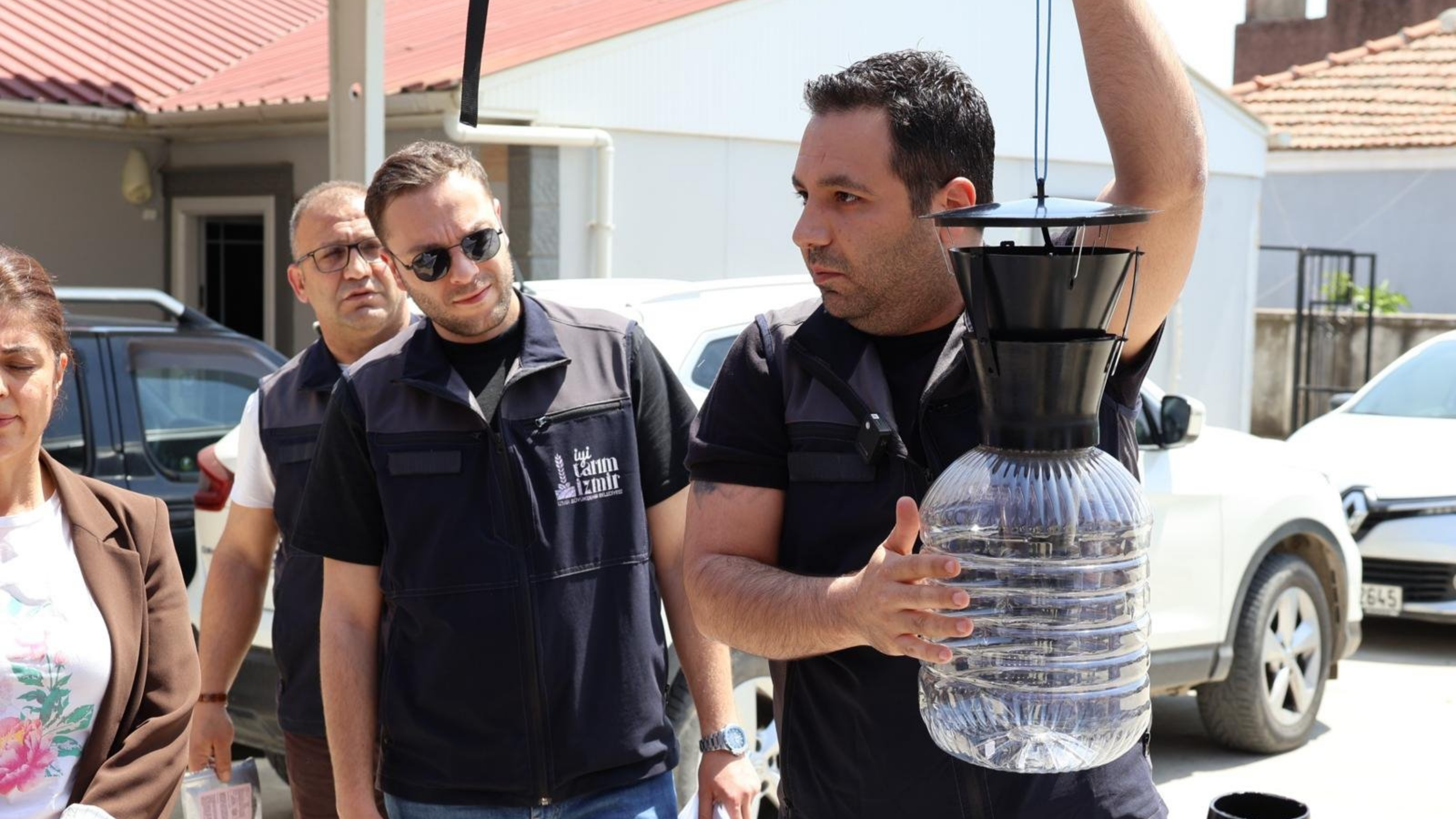 İzmir Büyükşehir’den Kahverengi Kokarcaya Karşı Çiftçinin Alın Teri Korunuyor