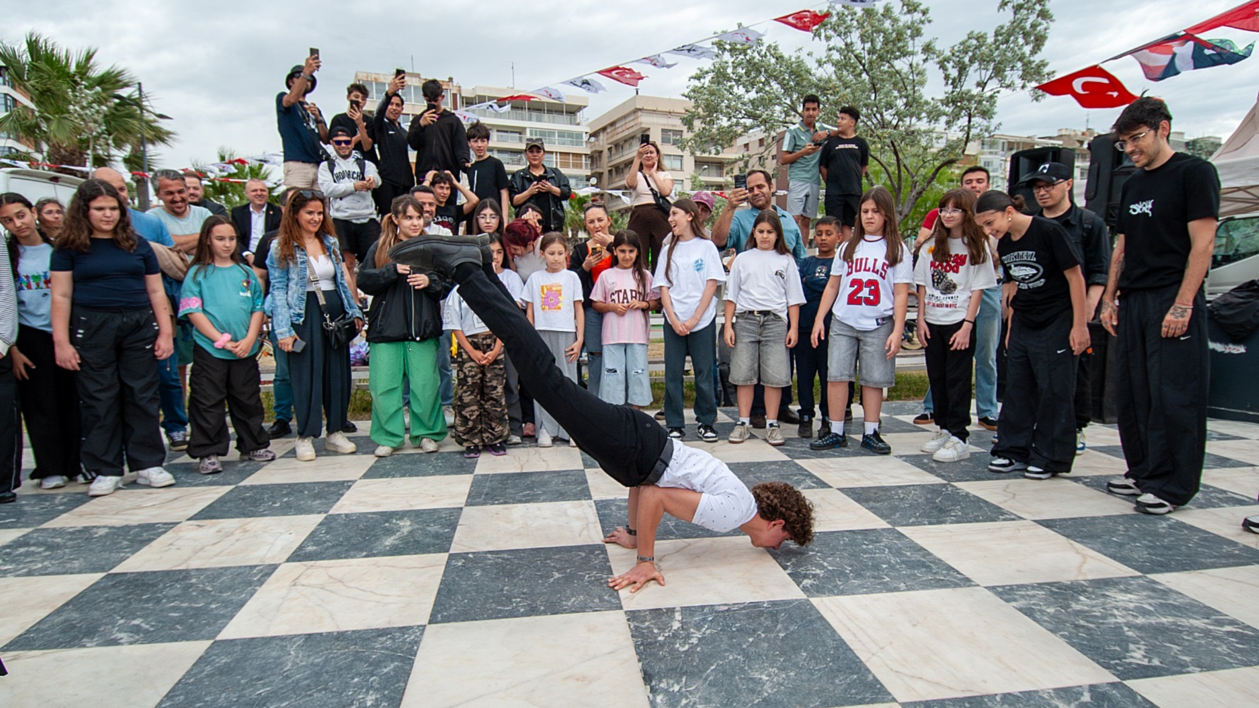 Kareler’de Hip Hop Ve Breakdans Buluşması