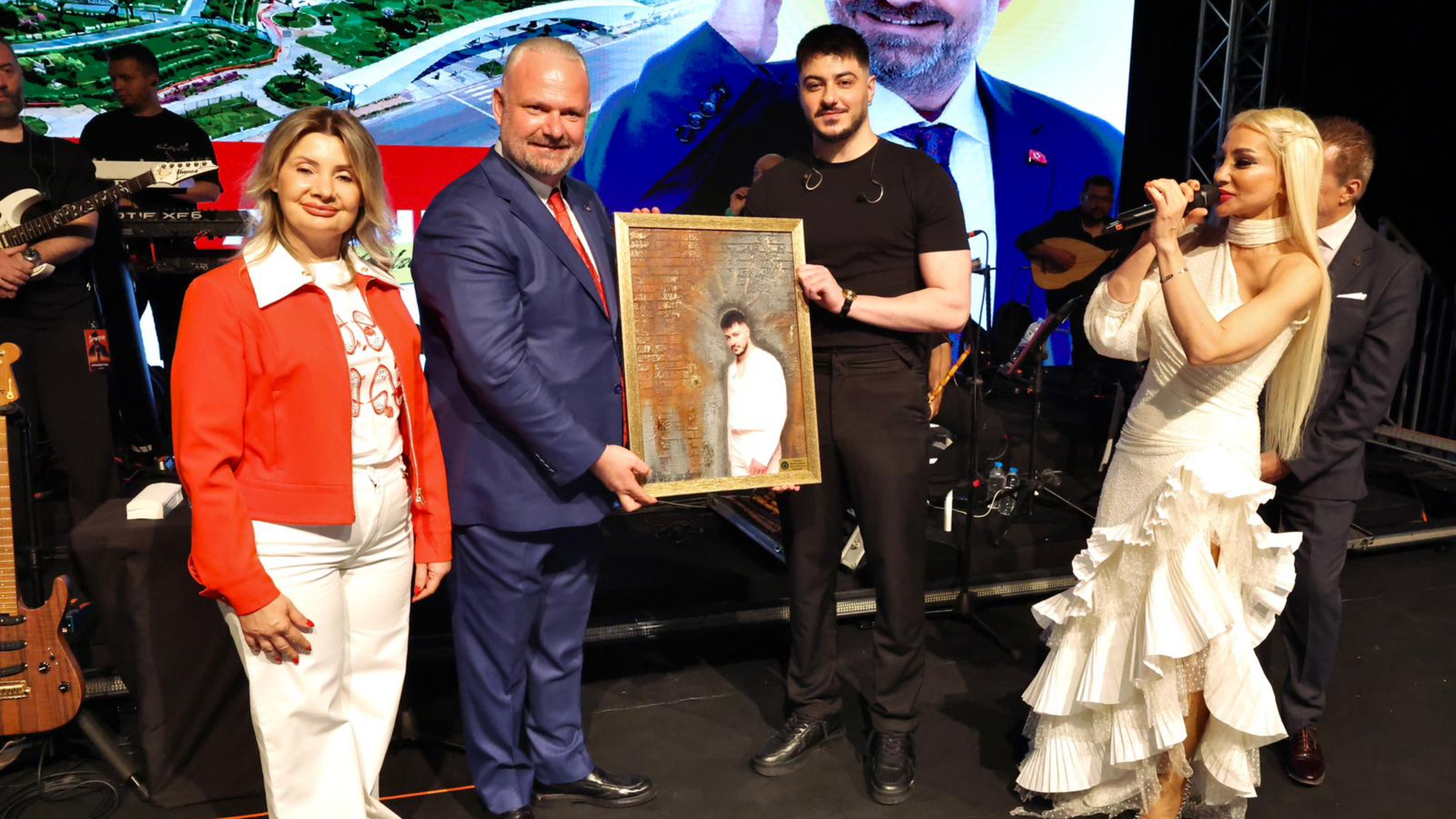 Menemen'de muhteşem gece: 19 Mayıs Semicenk konseriyle taçlandı