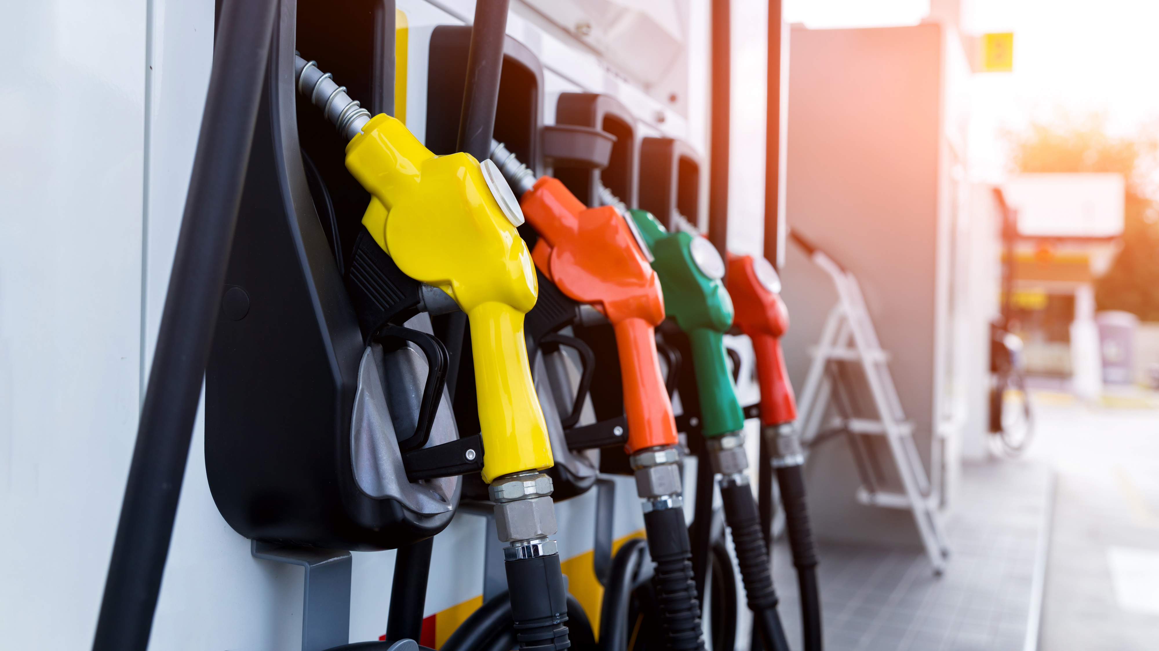 Motorinde büyük indirim beklentisi: İzmir’de litre fiyatı değişiyor