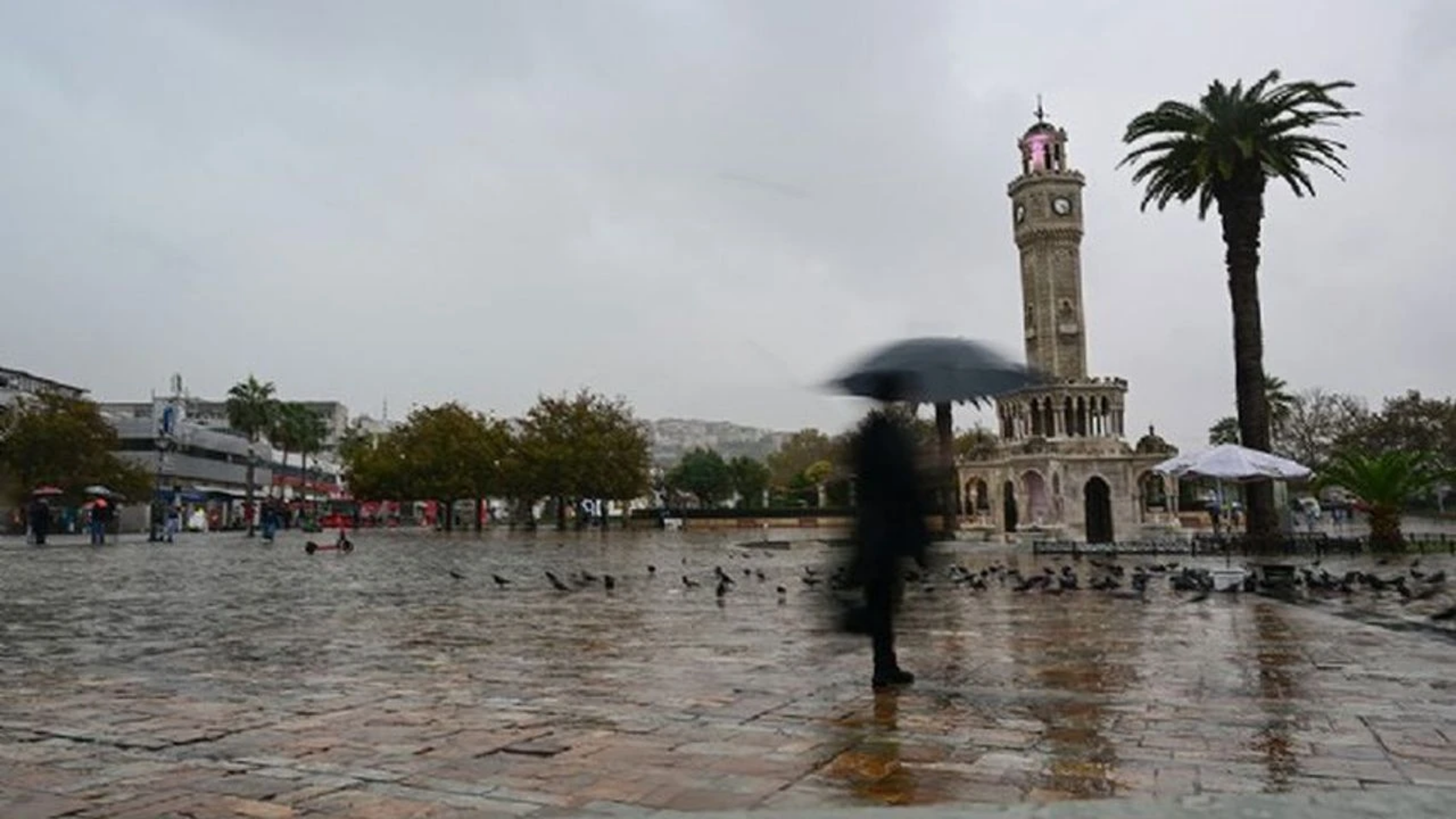 İzmir için sağanak uyarısı: Yüksek sıcaklığa rağmen kuvvetli yağış bekleniyor