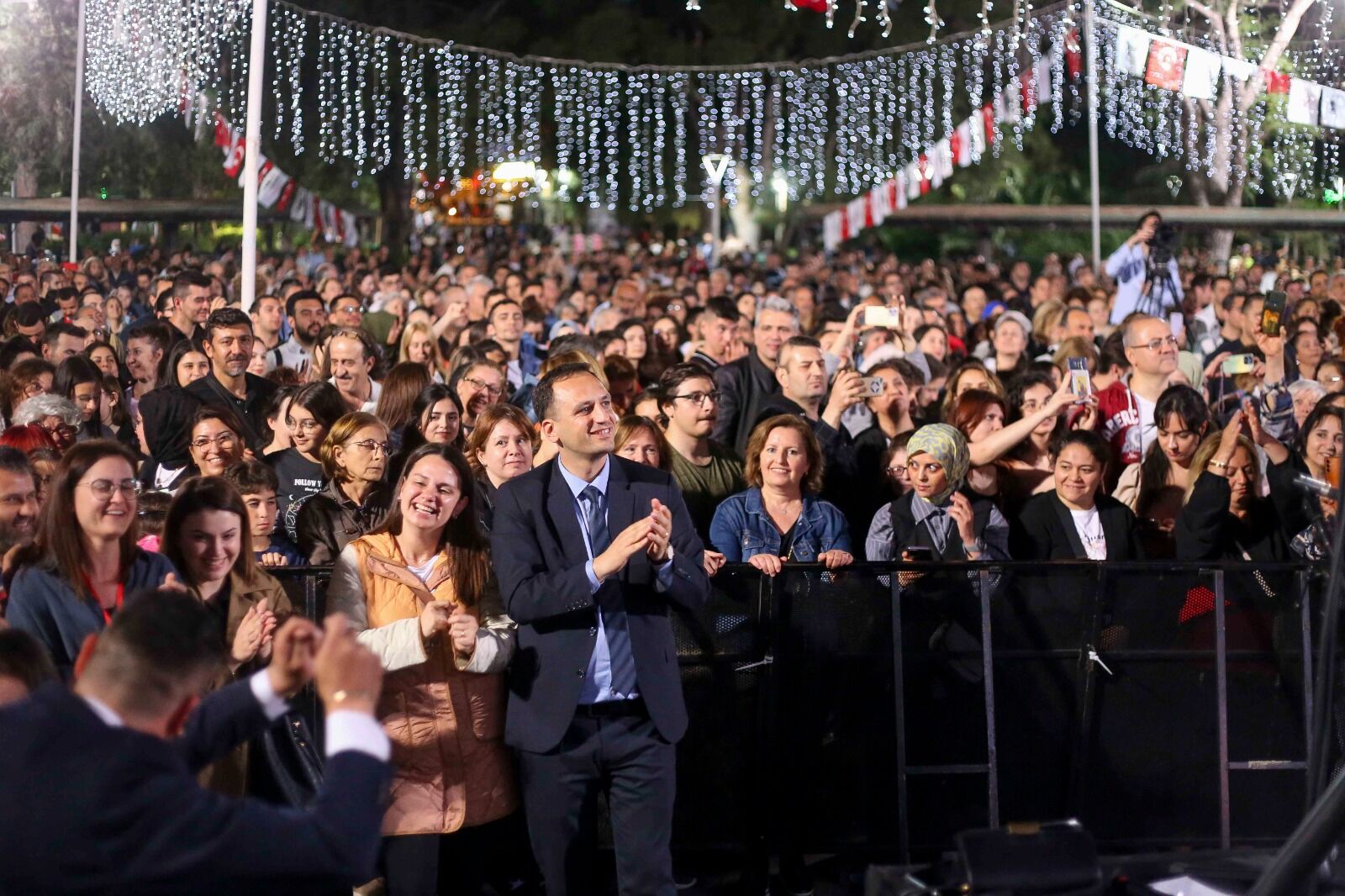 Bornova’da 19 Mayıs coşkusu Küçükpark’ta başladı