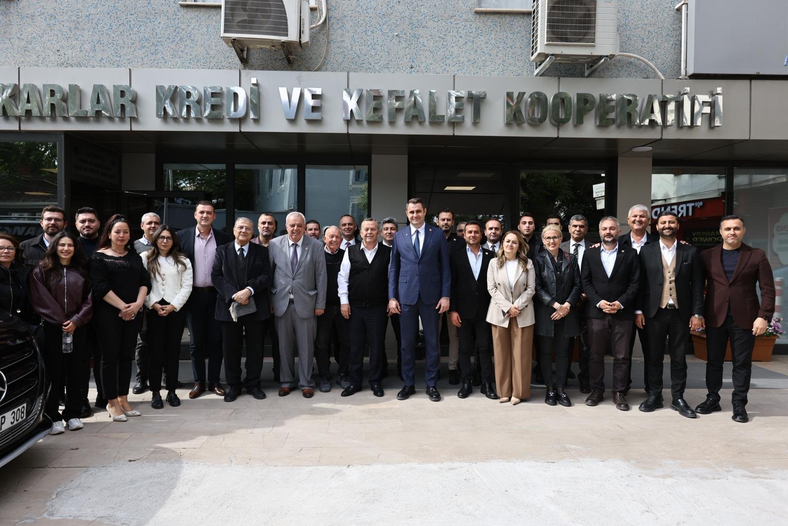 CHP İzmir sahaya indi: Bornova esnafının ortak talebi "Erken Seçim"
