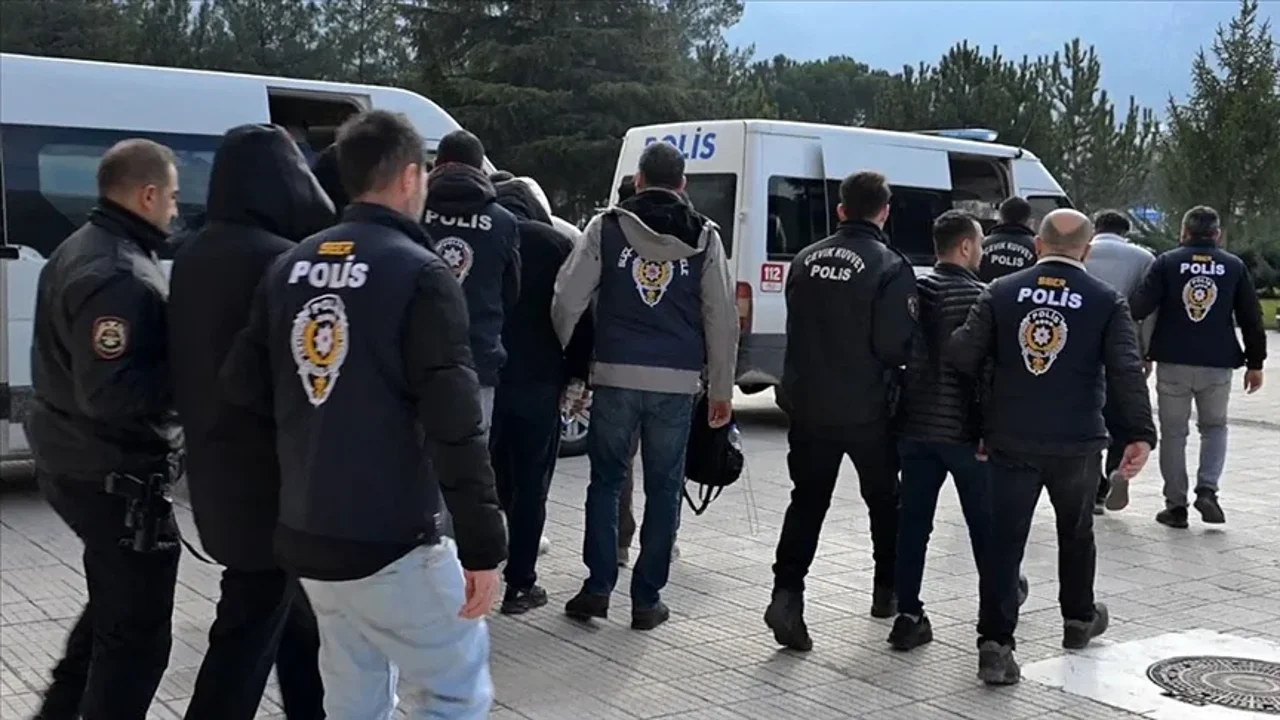 İzmir merkezli dev operasyon: 1,6 Milyar TL’lik bahis ağı çökertildi