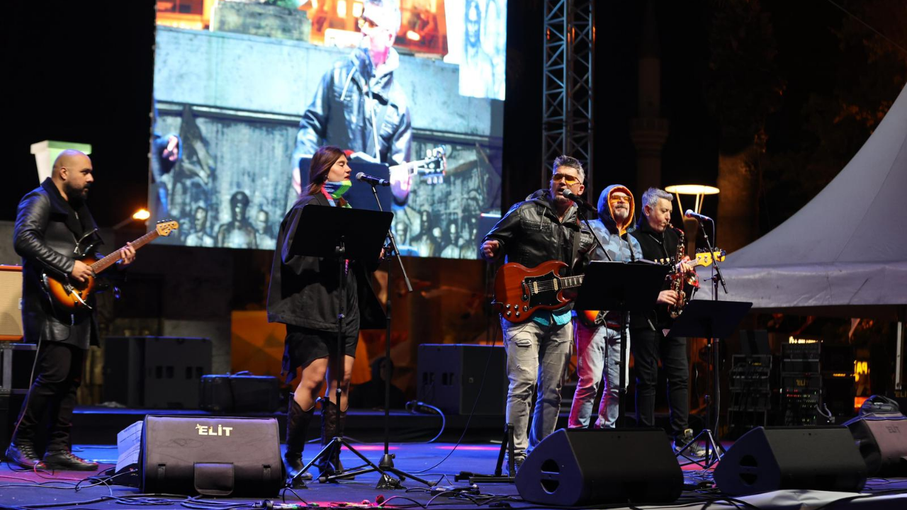 Urla Sahne Performansı