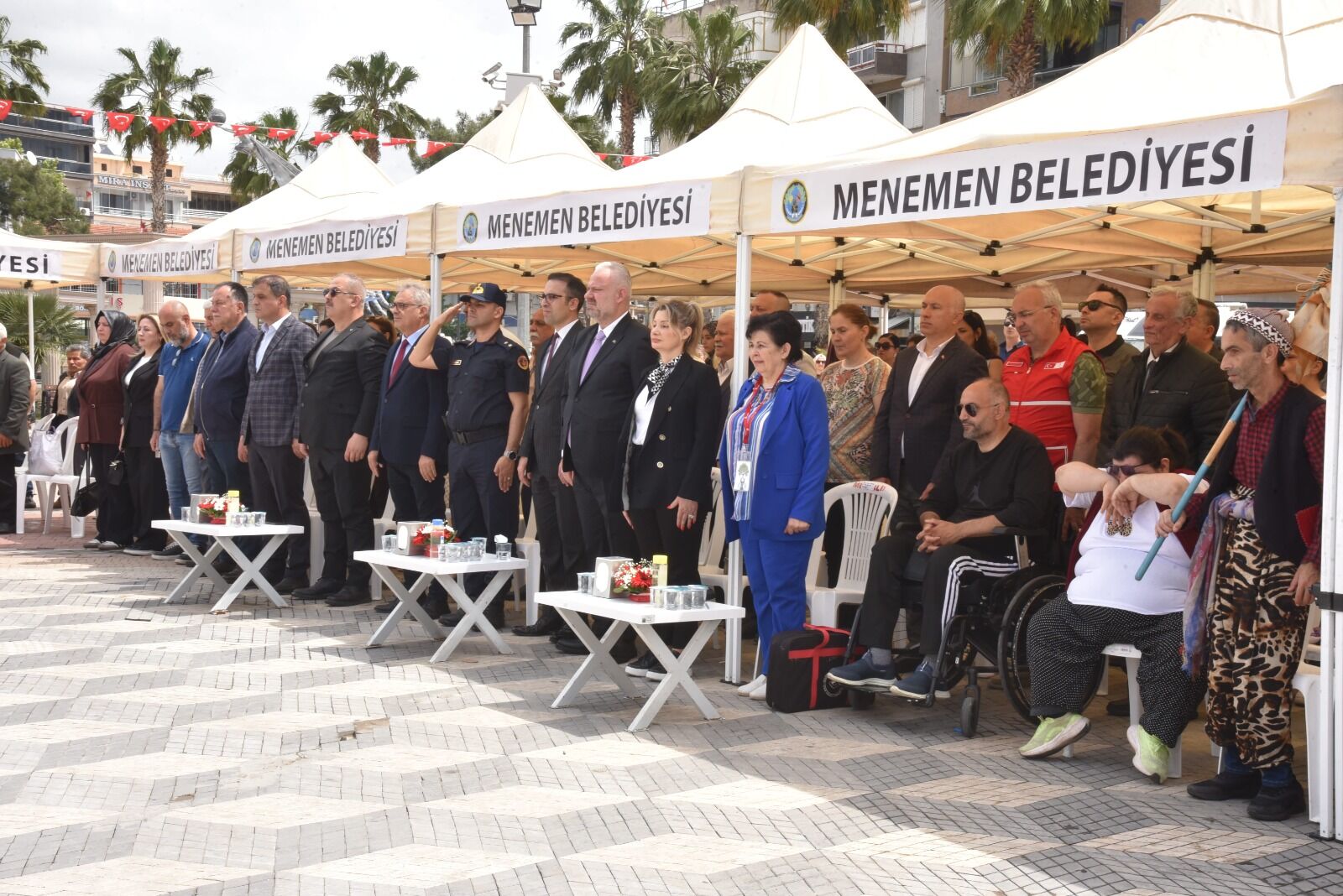 Menemen’de Engelliler Haftası yürüyüşü: Mesele engelleri sevgiyle birlikte aşabilmektir