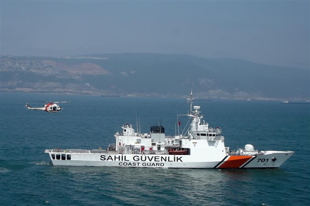 Polis ve Sahil Güvenlikten İzmir’de ortak şafak baskını: 764 kilo zehir ele geçirildi