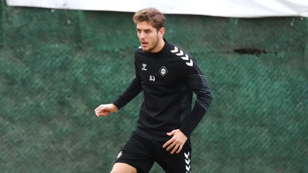 Altay’da bir ayrılık daha!
