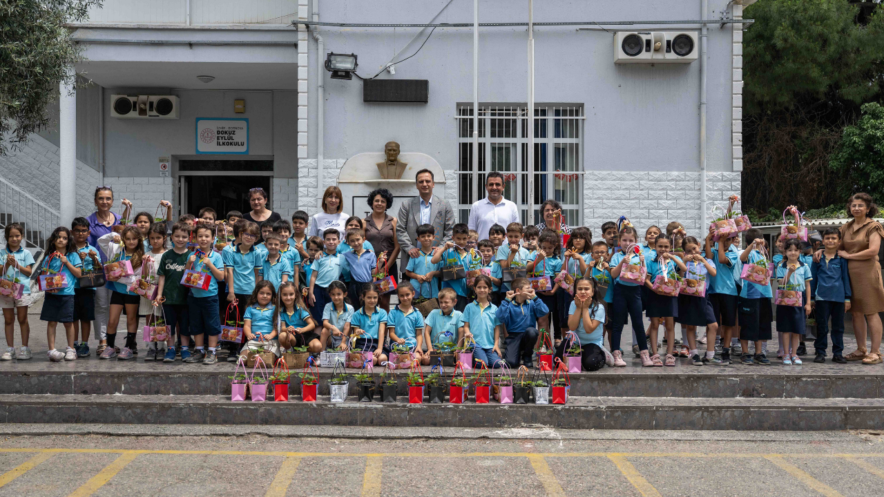 Bornovalı Minik Eller Toprakla Buluşuyor1
