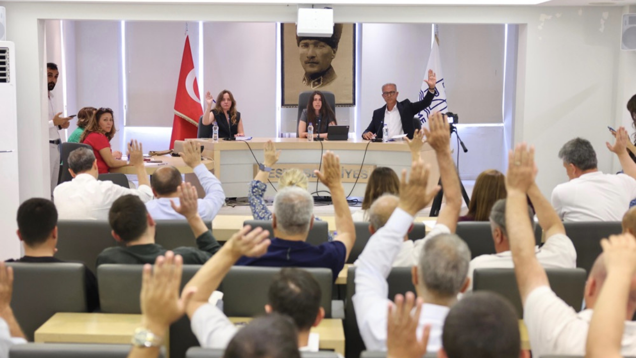 Çeşme Belediye Meclisi'nden Yaz Sezonu Kararı