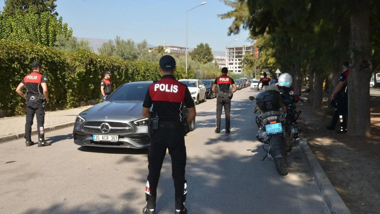 İzmir’de nefes kesen operasyon: Aranan 143 şahıs polisten kaçamadı