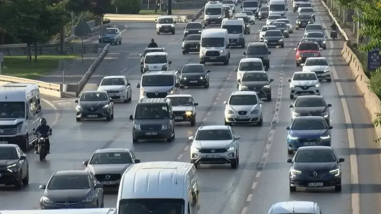İzmir’de trafiğe çıkacaklar dikkat: Karşıyaka, Bayraklı ve Buca’da yoğunluk uyarısı