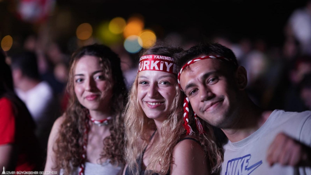 İzmir'de Dünya Kupası Heyecanı Dev Ekranlarda Yaşanacak1