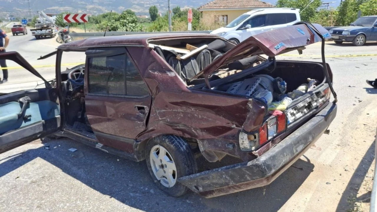 Kiraz'da feci kaza! 3 ay önce oğlunu kaybeden anne yoğun bakıma alındı