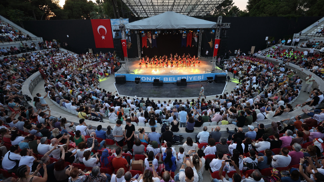 Konak'ın Halk Oyunları Şenliği'nde 20. Yıl Gururu Yaşanacak